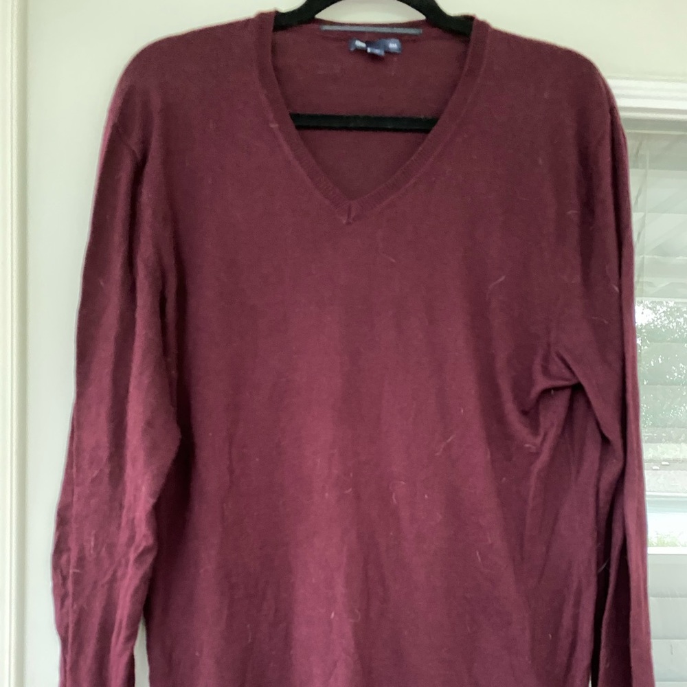 Gap men’s vneck sweater